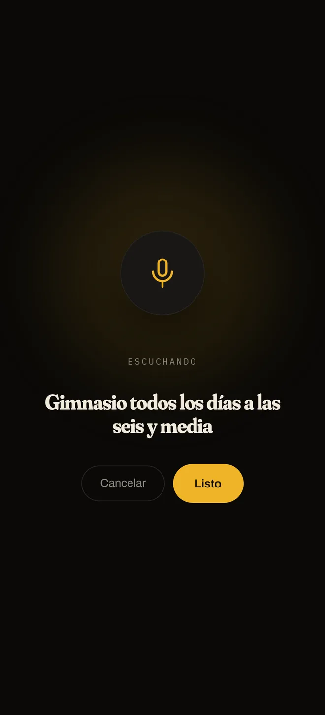 Pantalla de escucha de Sincro: un micrófono dorado y la frase «Gimnasio todos los días a las seis y media» transcrita en pantalla